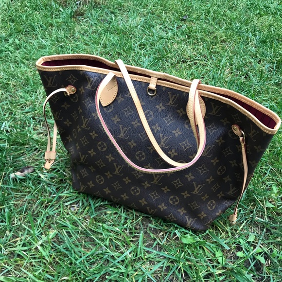 Louis Vuitton Handbags - Louis Vuitton Neverfull MM monogram w/ pivoine